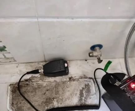 高碑店市屋顶漏水维修公司分享下卫生间漏水的危害及解决方法